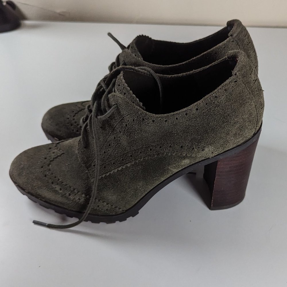 NWT Tommy Hilfiger Naomi Oxford Chunk Heels Size 8 Green Suede